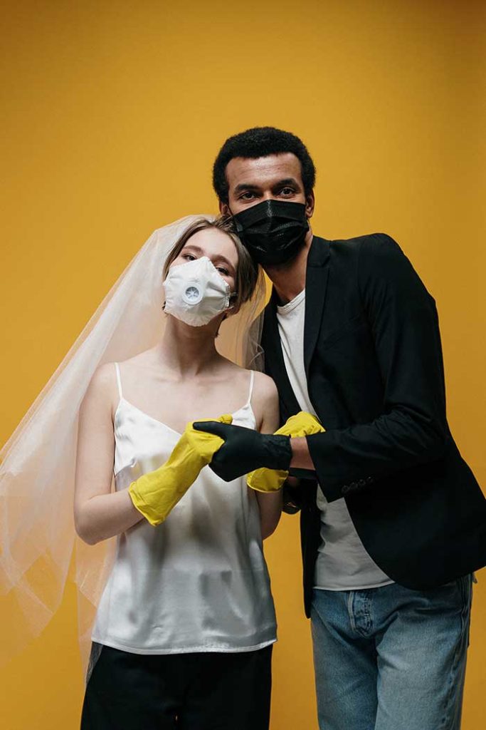 wedding couple with masks and gloves